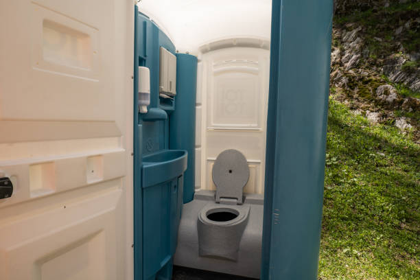 Best Porta potty delivery and setup  in St Peter, MN